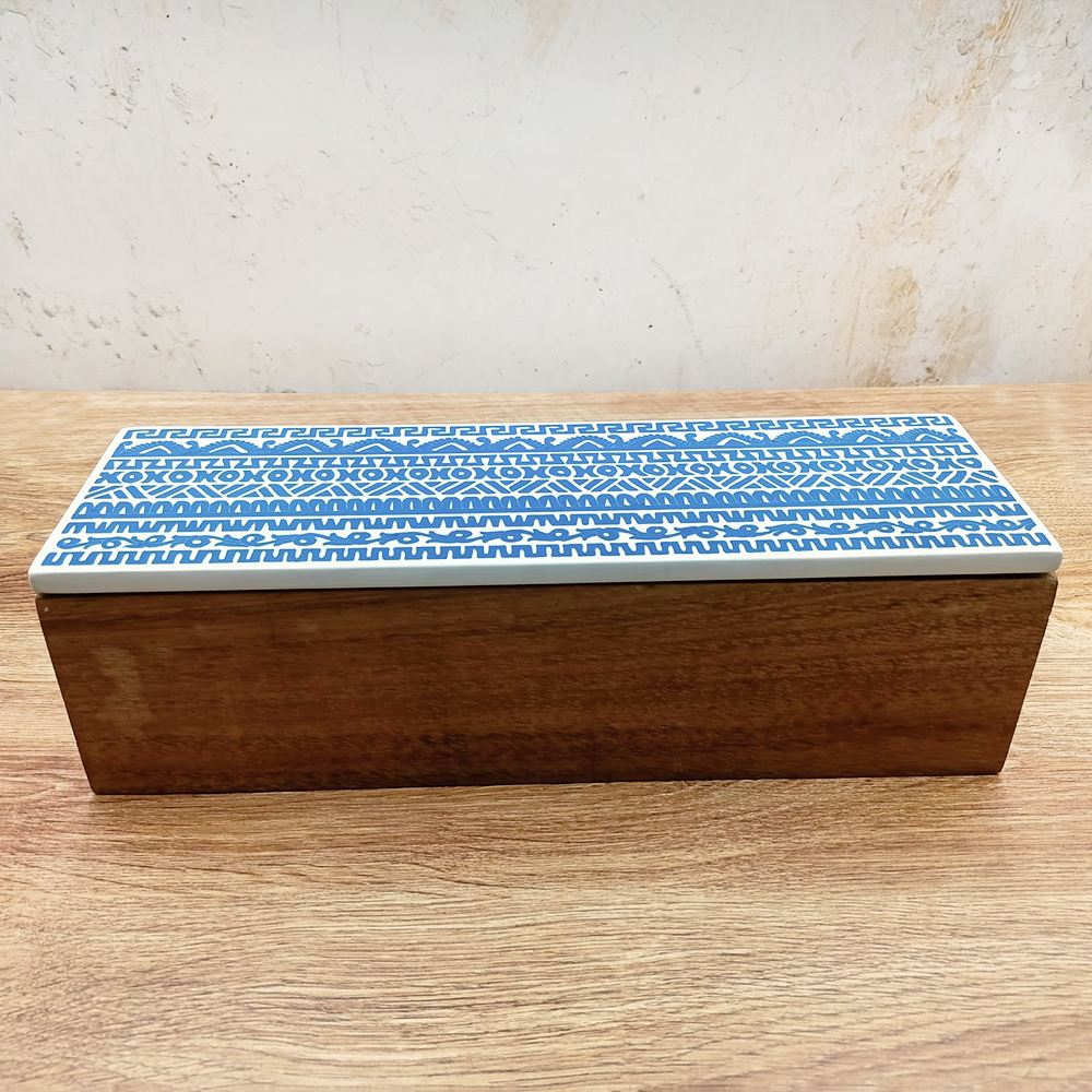 Rectangular box with blue lid, Olinalá design