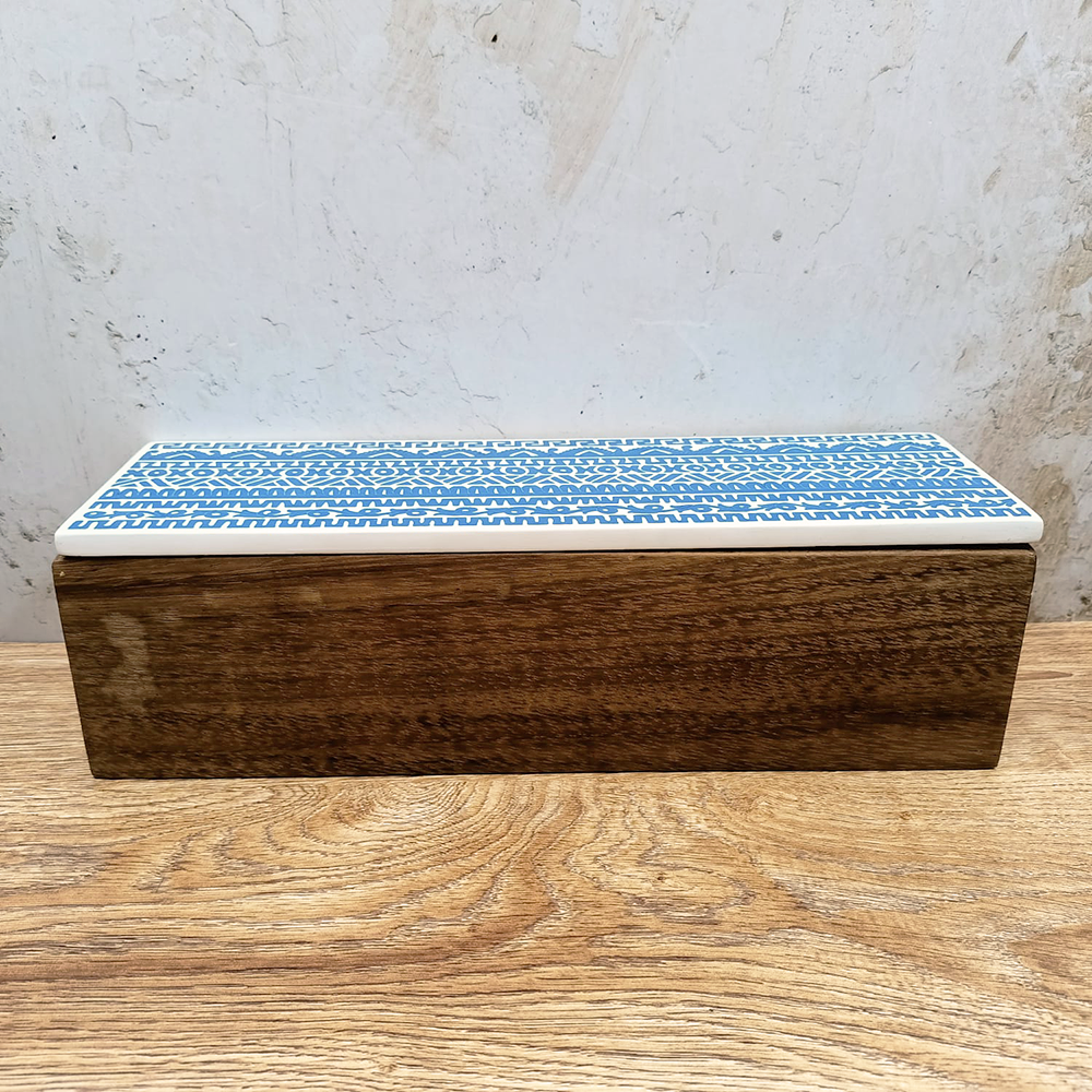 Rectangular box with blue lid, Olinalá design