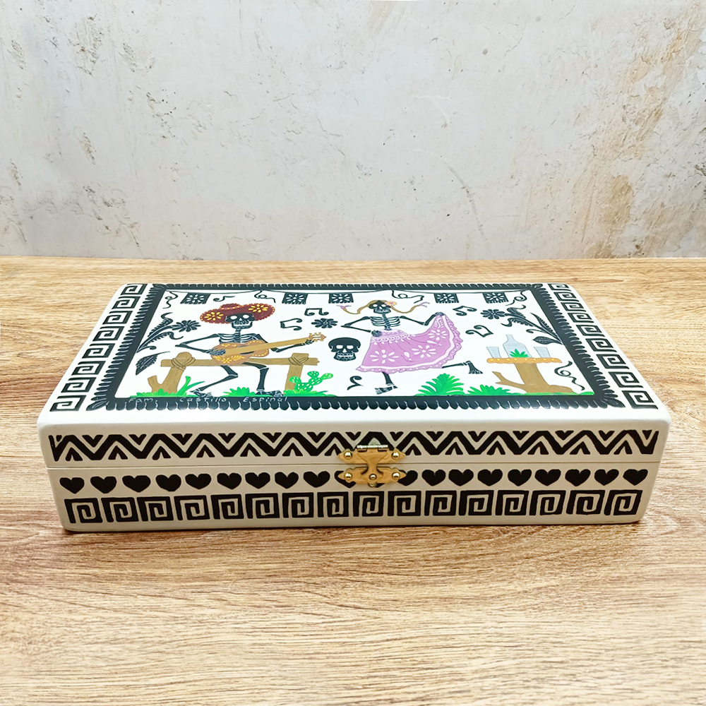 Box with divisions and skulls