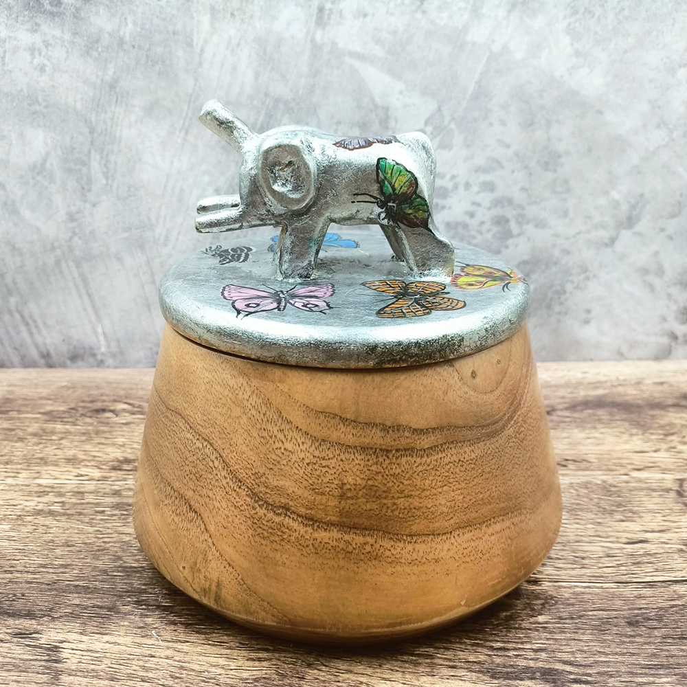 Tortilla holder with silver lid and animal