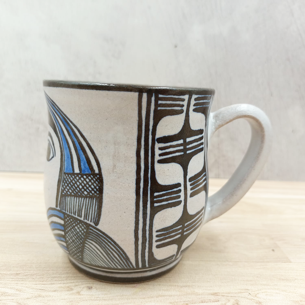 Grey mug face design