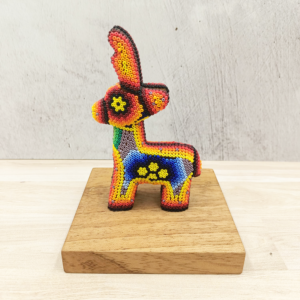 Venado huichol base de madera