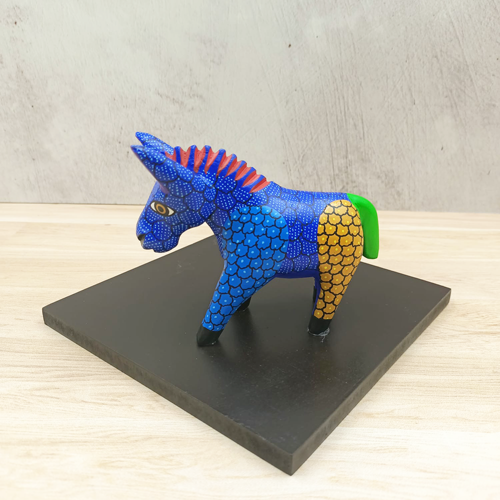 Burro alebrije azul con base