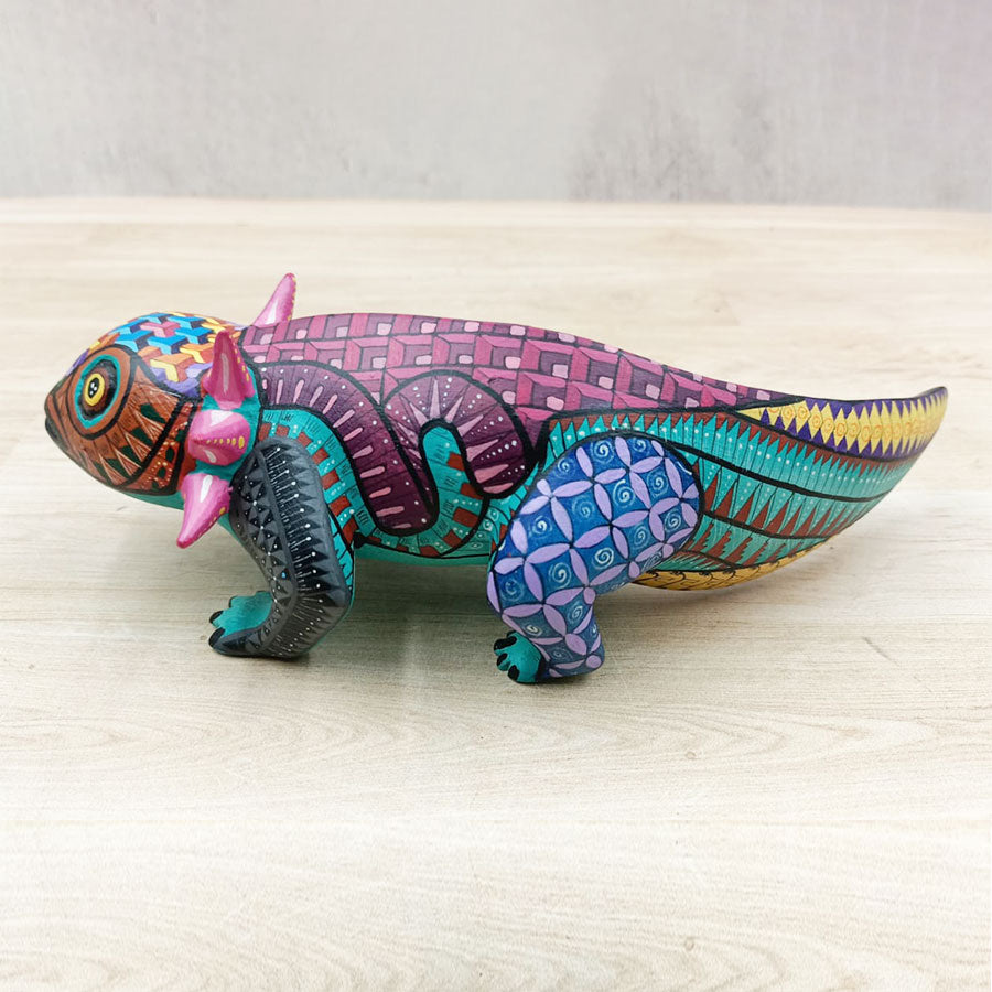 Ajolote alebrije rosa y aqua