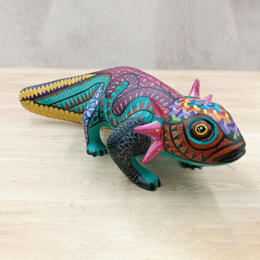 Ajolote alebrije rosa y aqua