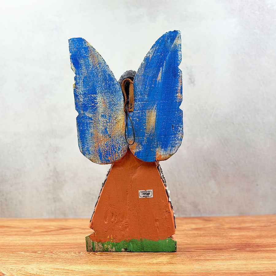 Angel with outstretched wings and "milagritos"