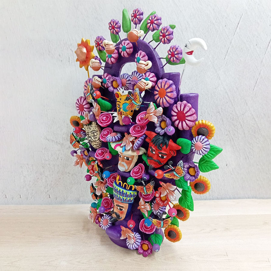 Árbol de la vida con máscaras mexicanas