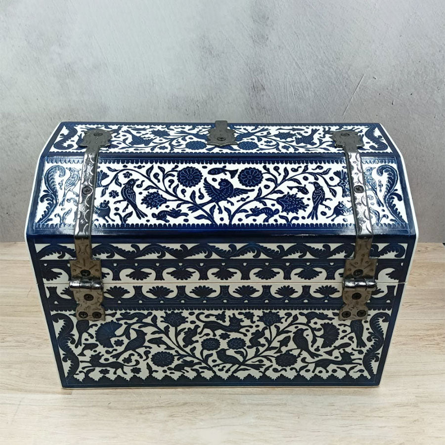 Small blue trunk from Olinalá with ironwork