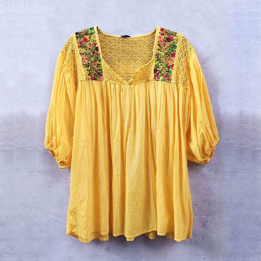 Itzel blouse with embroidered flowers