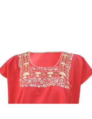 Blusa roja deshilada y bordados de Chiapas