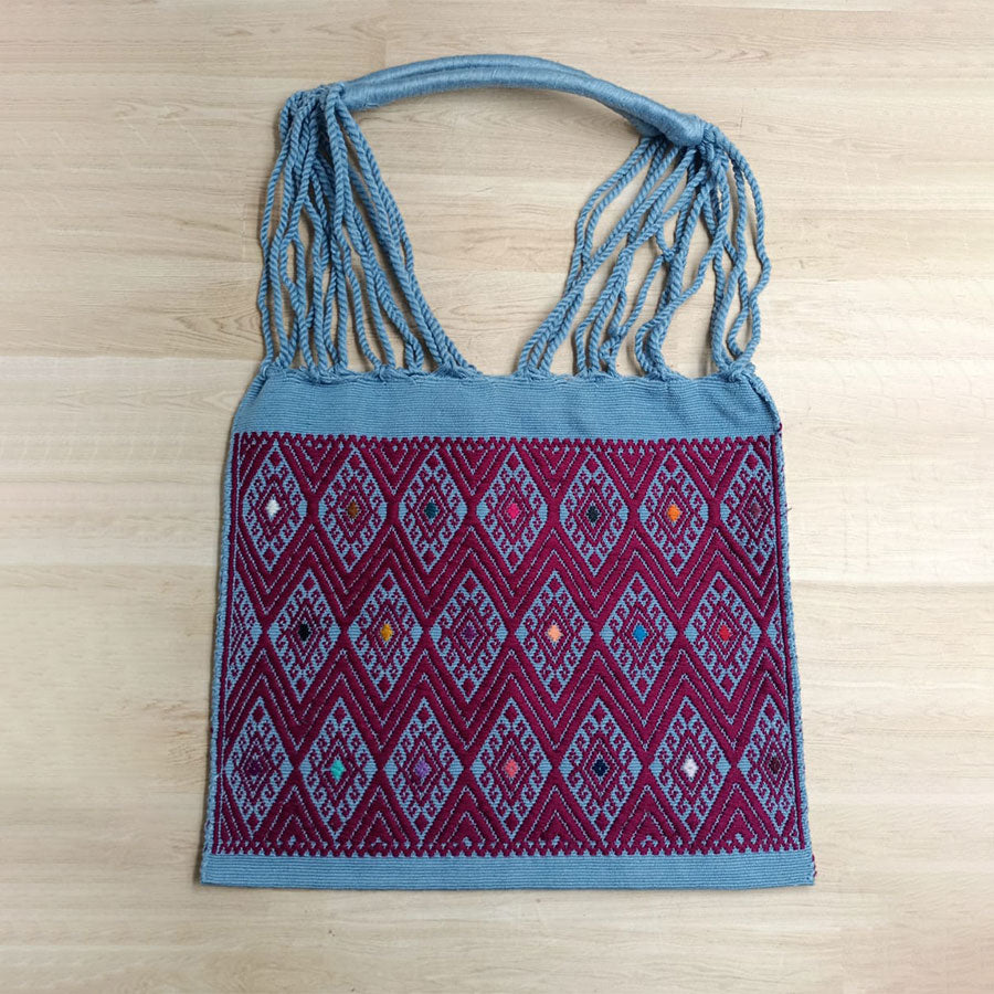 Bolsa con brocado bordado