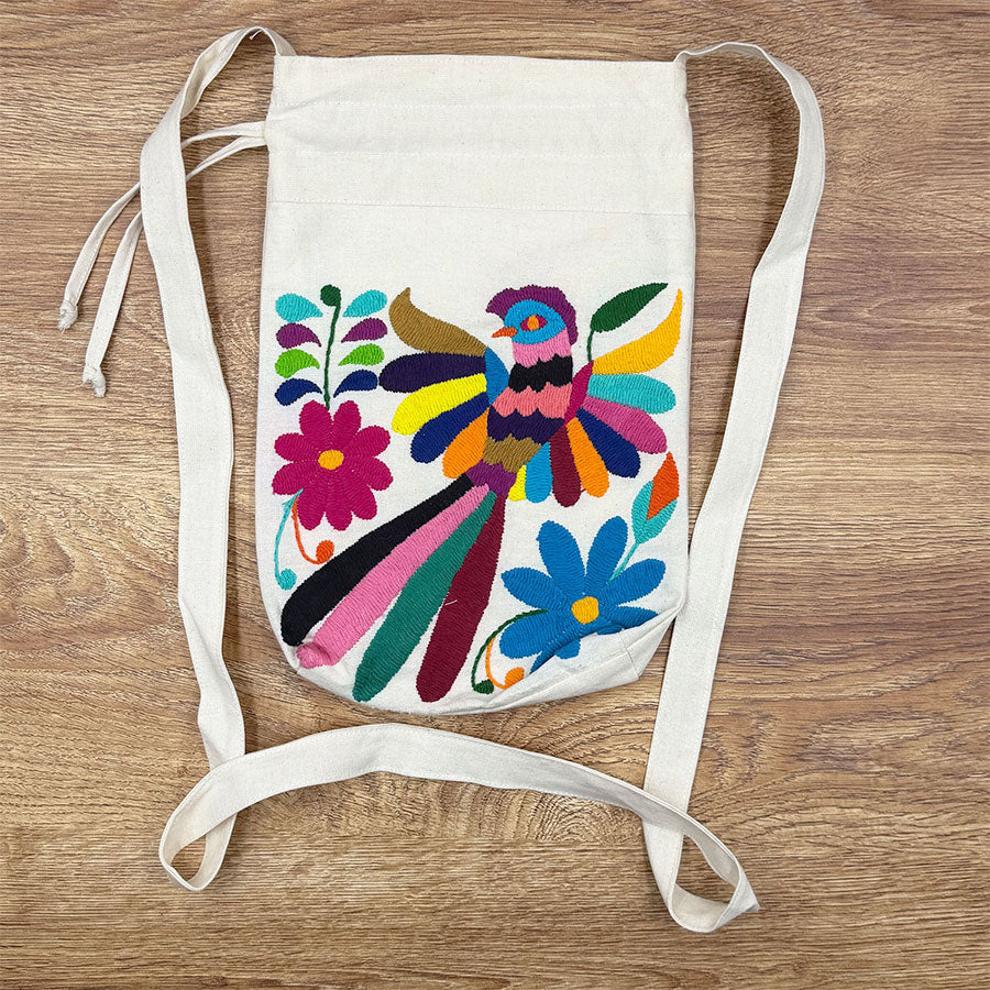 Bolsa beige de manta con bordado otomí de colores