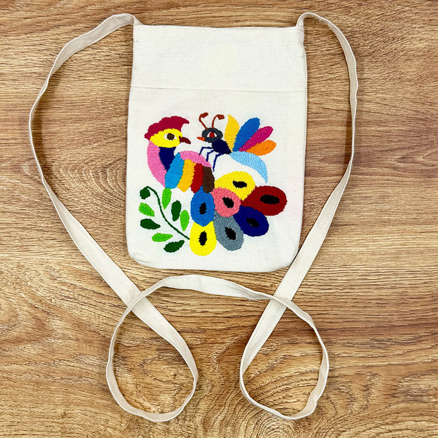 Bolsa beige de manta con bordado otomí de colores