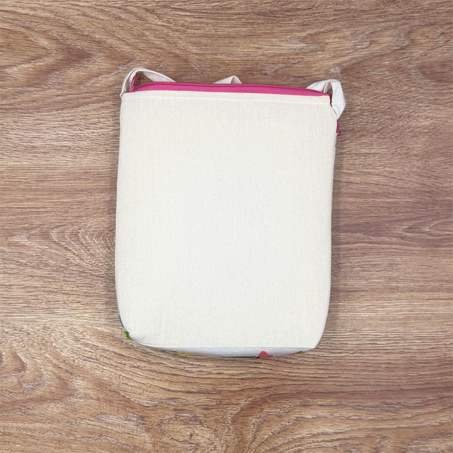 Bolsa beige con cierre y bordado otomí de colores