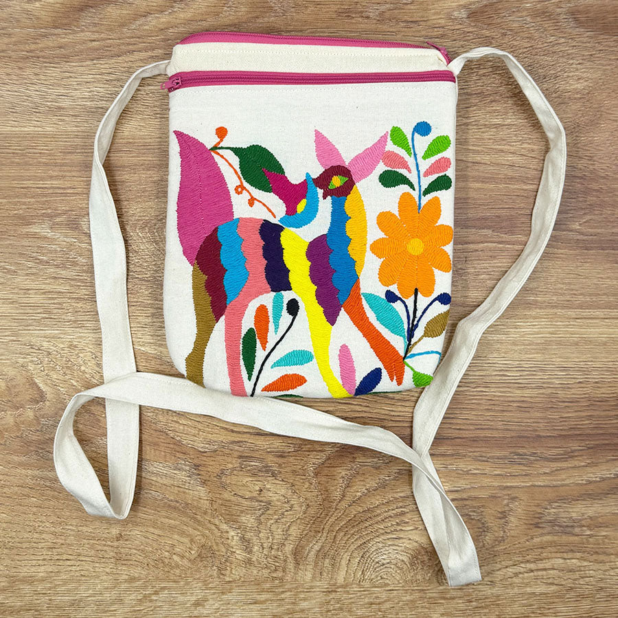 Bolsa beige con cierre y bordado otomí de colores