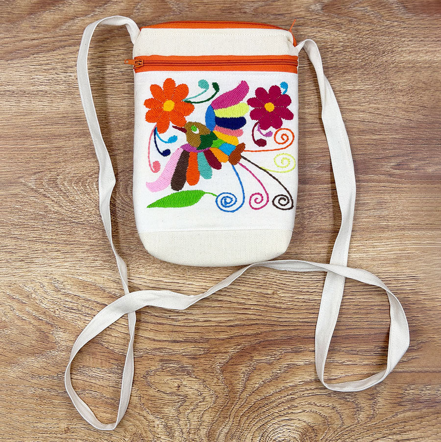 Bolsa beige con cierre y bordado otomí de colores