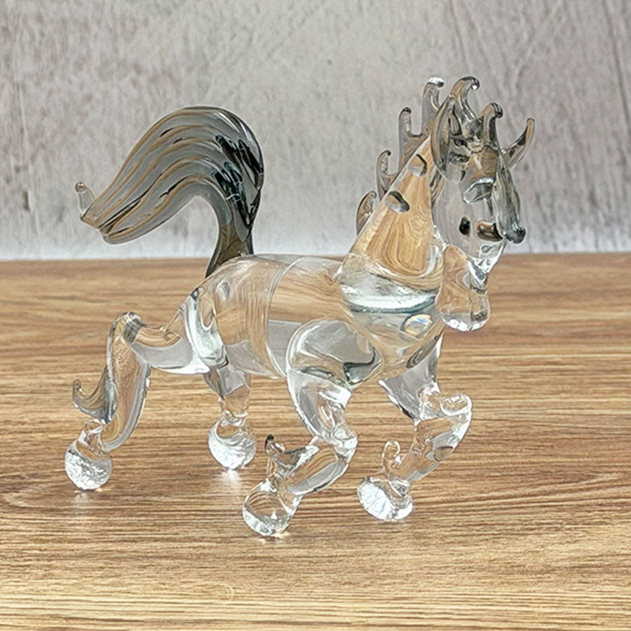 Caballo de vidrio soplado transparente