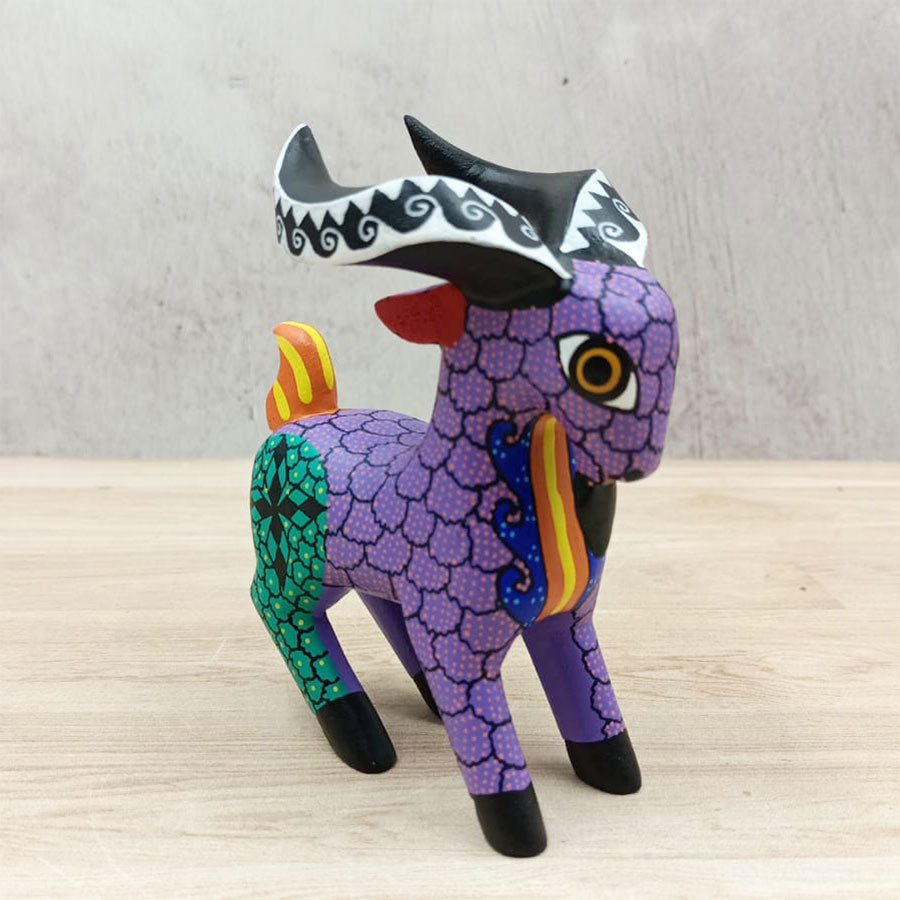 Cabrita alebrije morada