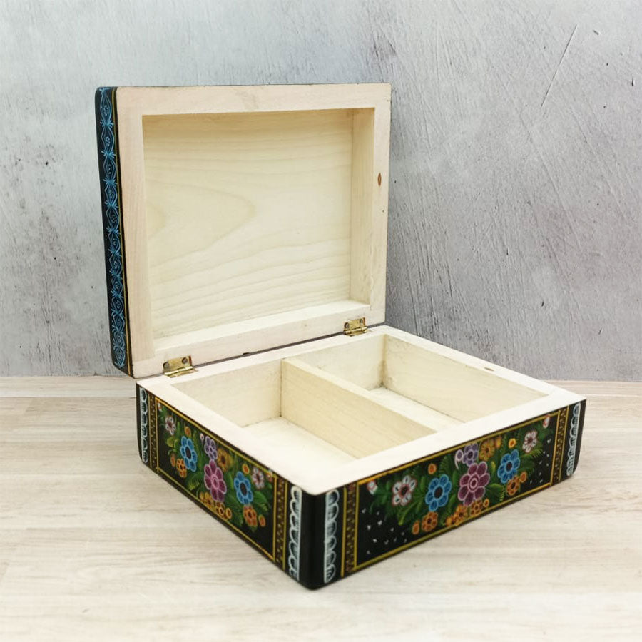 Caja barajera con flores