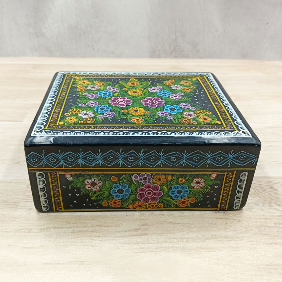 Caja barajera con flores