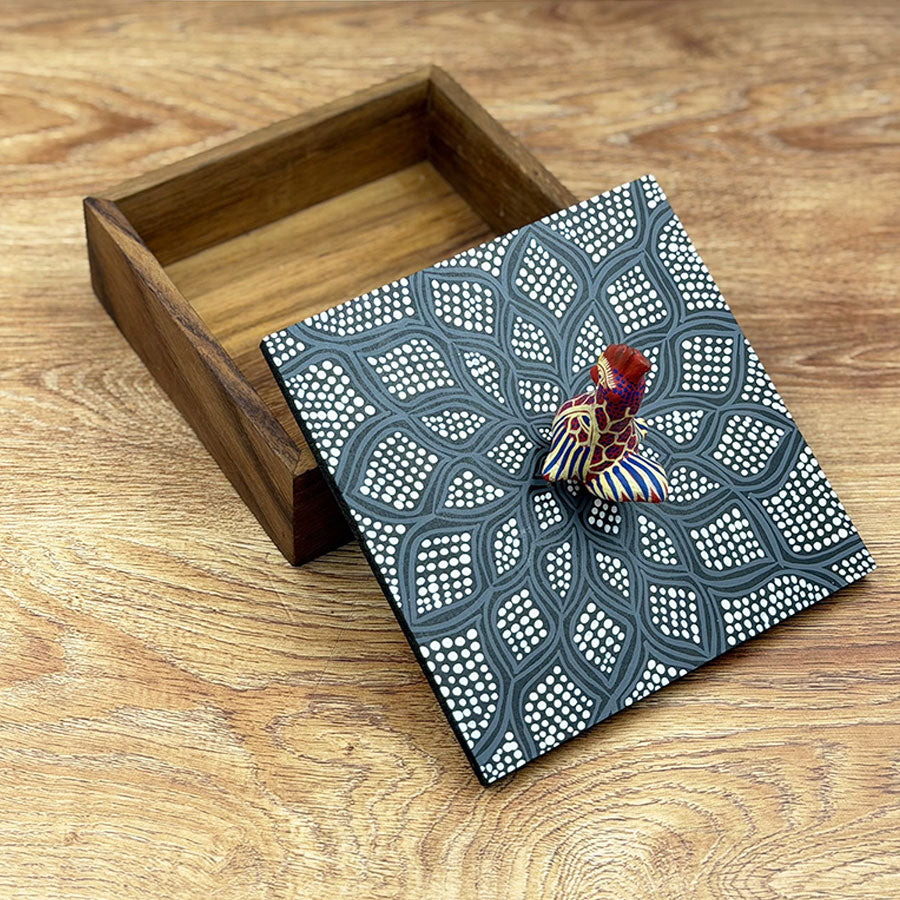 Square box with decorated lid with rooster