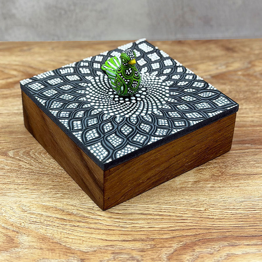 Square box with decorated lid with rooster