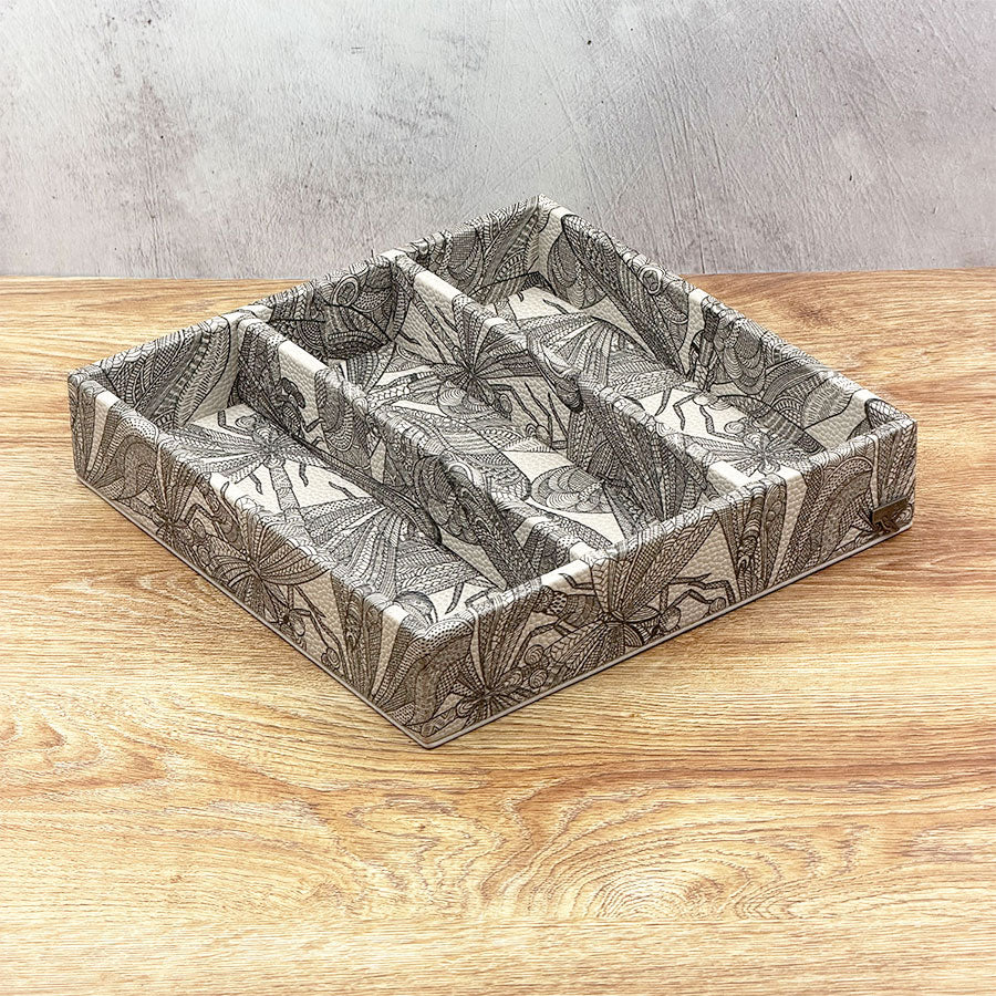 Caja organizadora de cubiertos