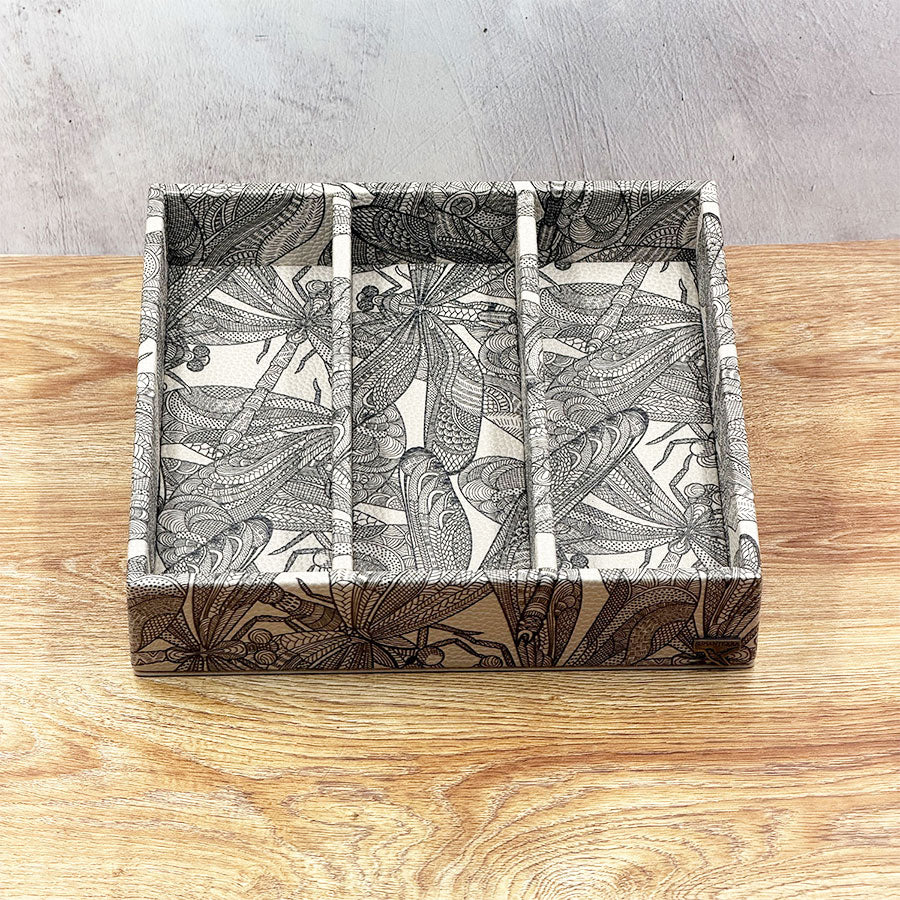 Caja organizadora de cubiertos