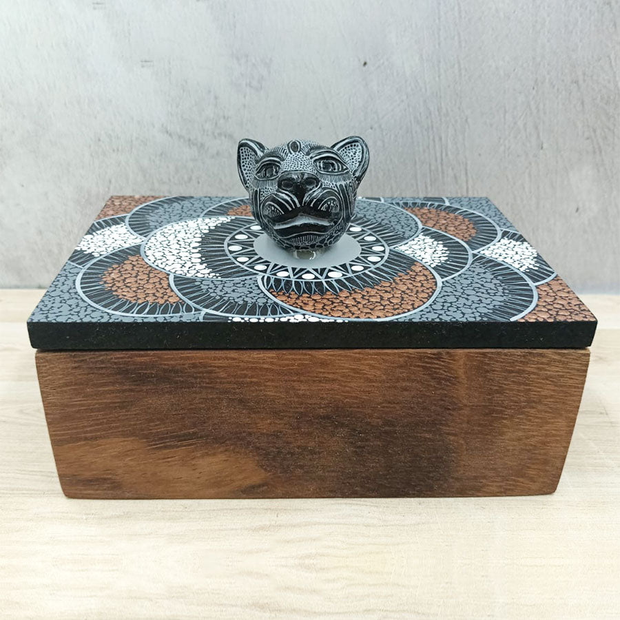 Caja especial con cabeza jaguar