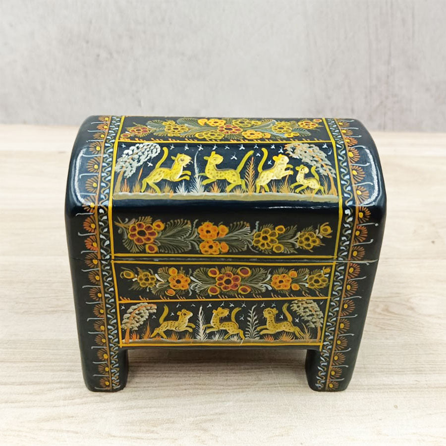 Mini black box with flowers