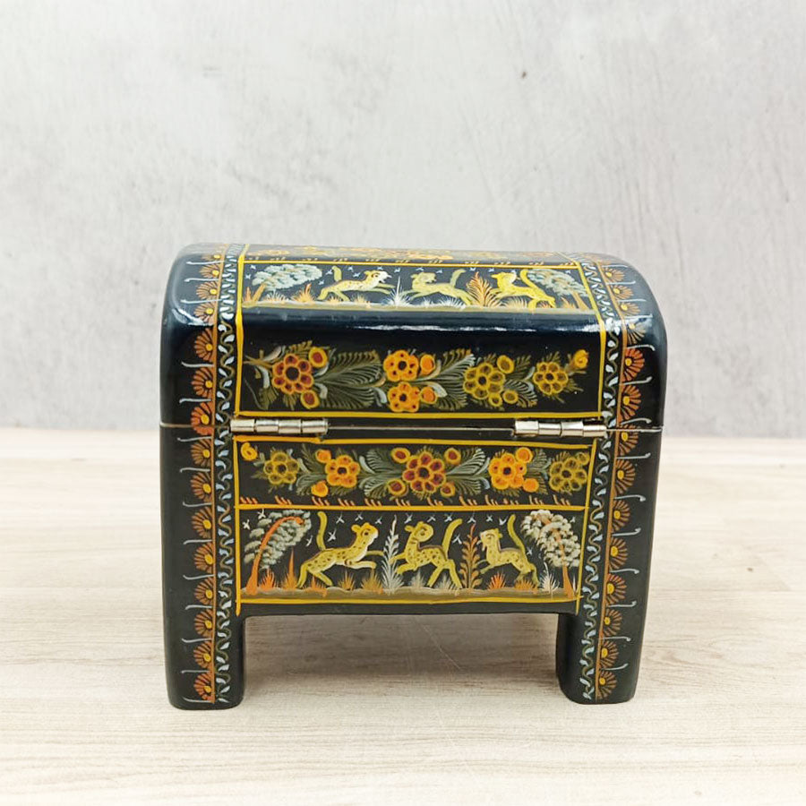 Mini black box with flowers