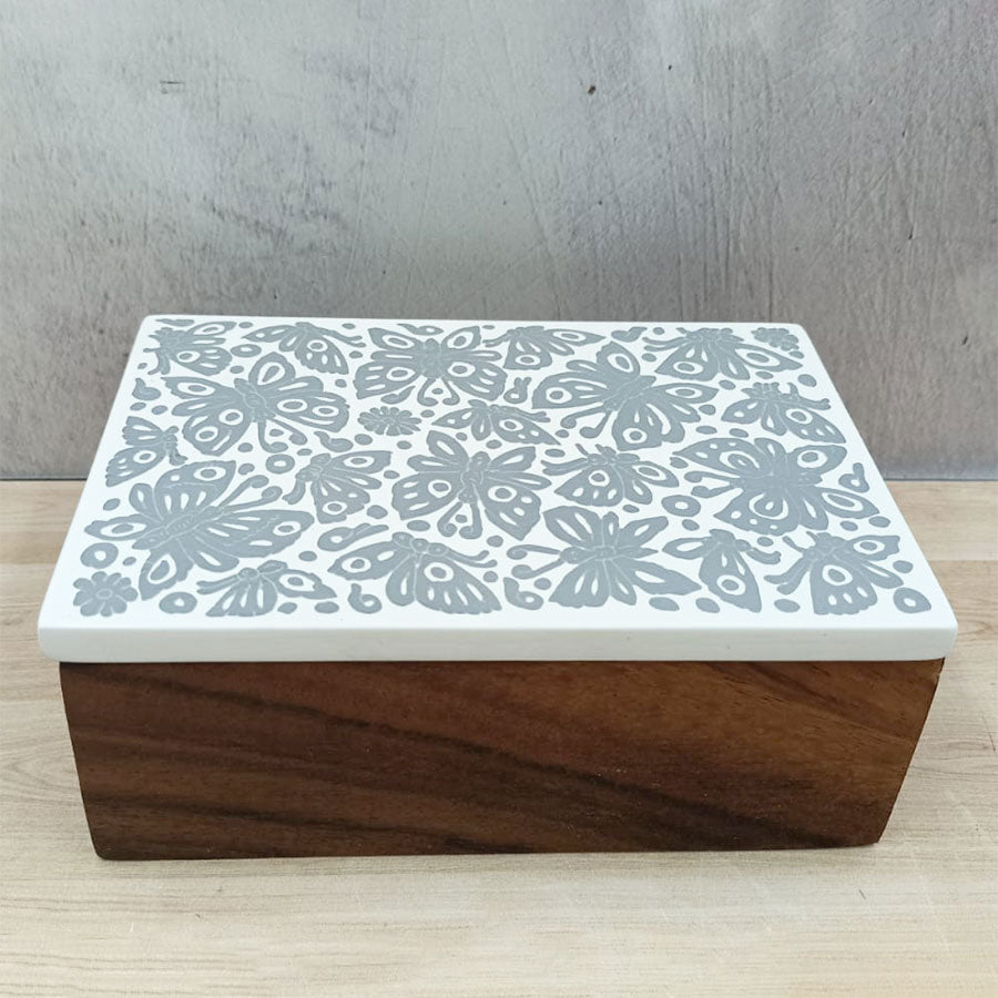 Special box with Olinalá lacquer lid