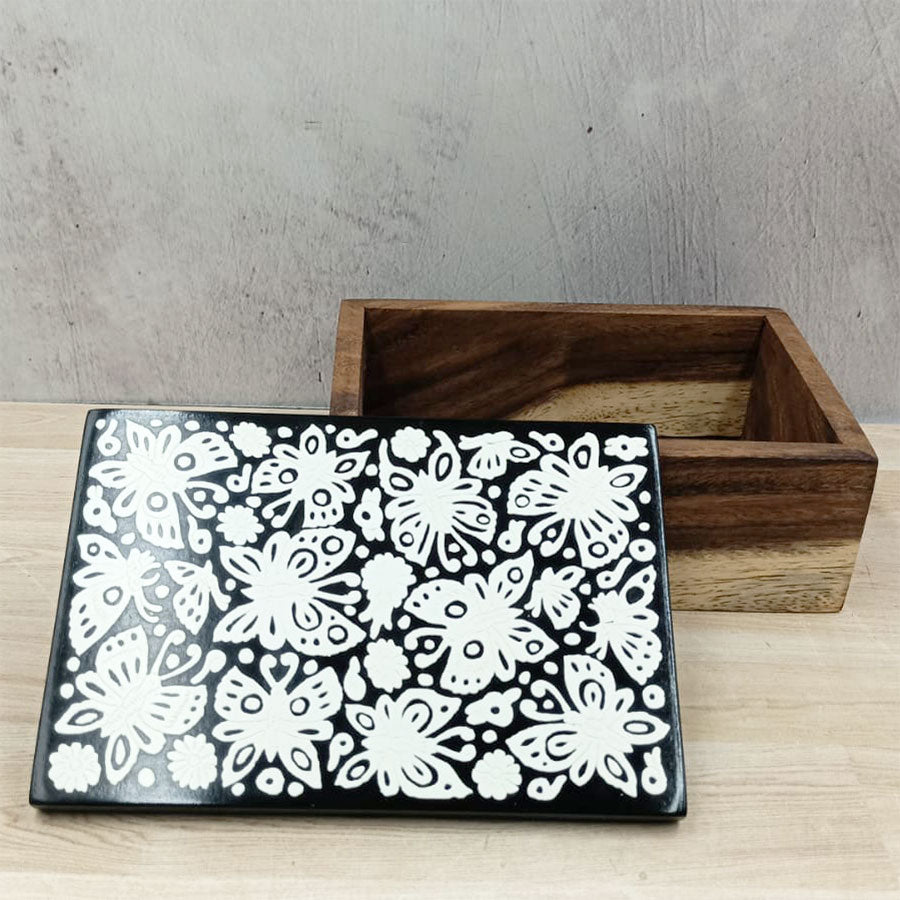 Special box with Olinalá lacquer lid