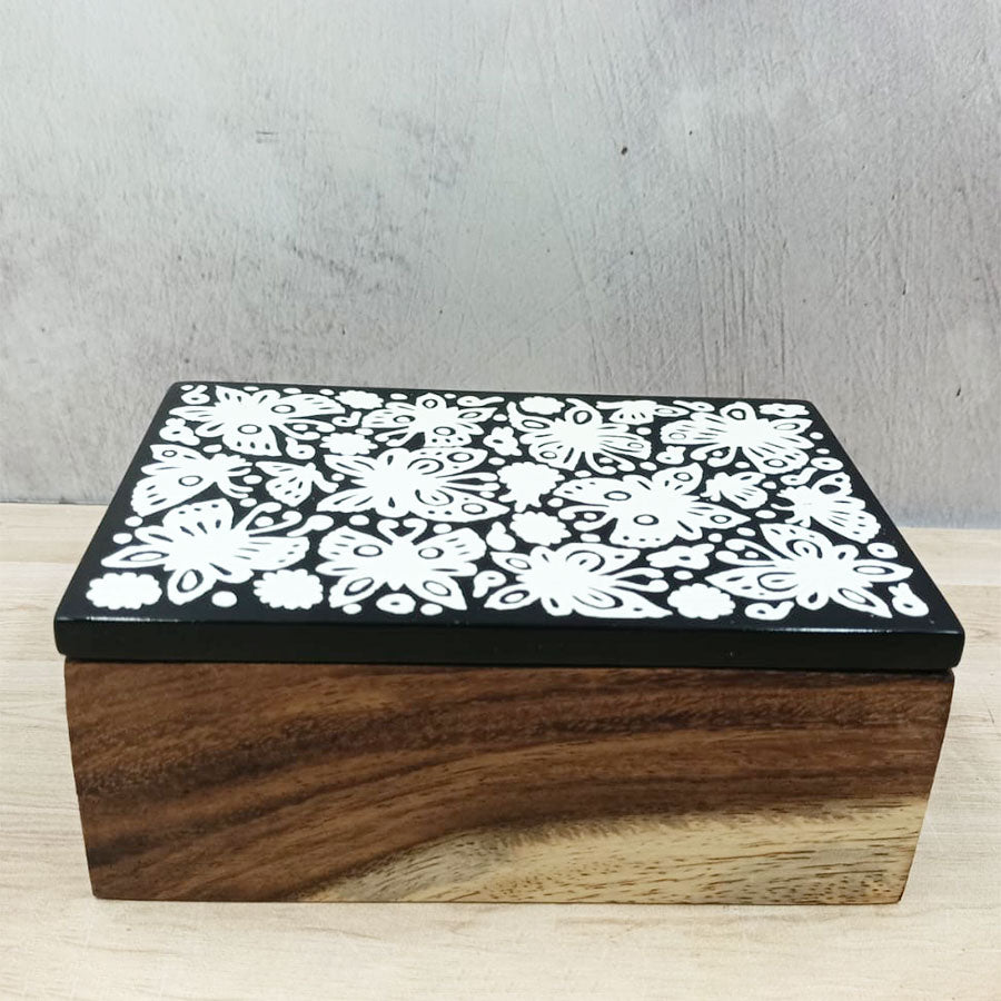 Special box with Olinalá lacquer lid