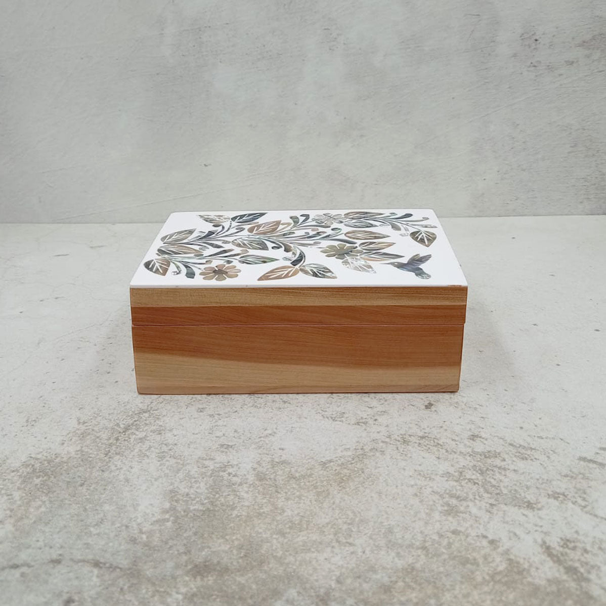 Caja rectangular con incrustaciones de concha #15