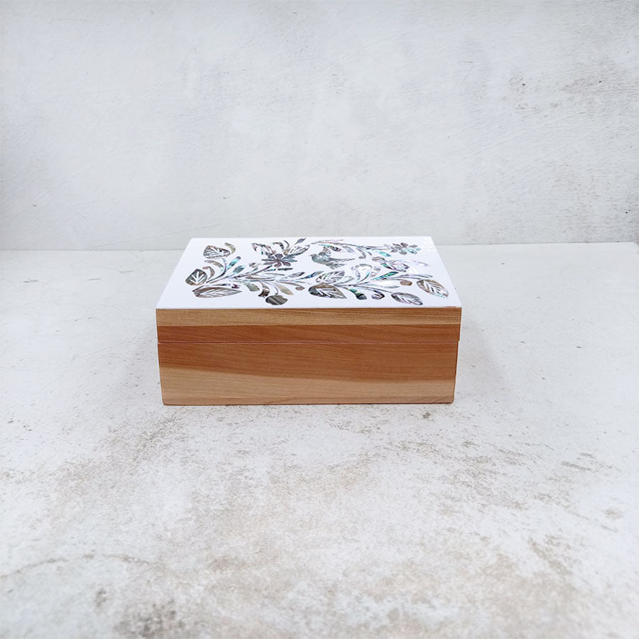 Caja rectangular con incrustaciones de concha #12