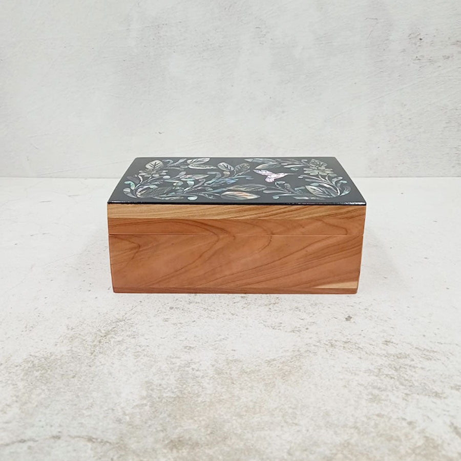 Caja rectangular con incrustaciones de concha #15