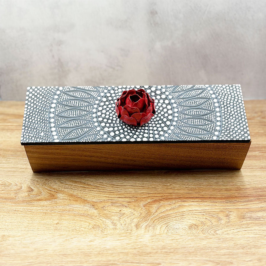 Martina tea or wine box with flower handle