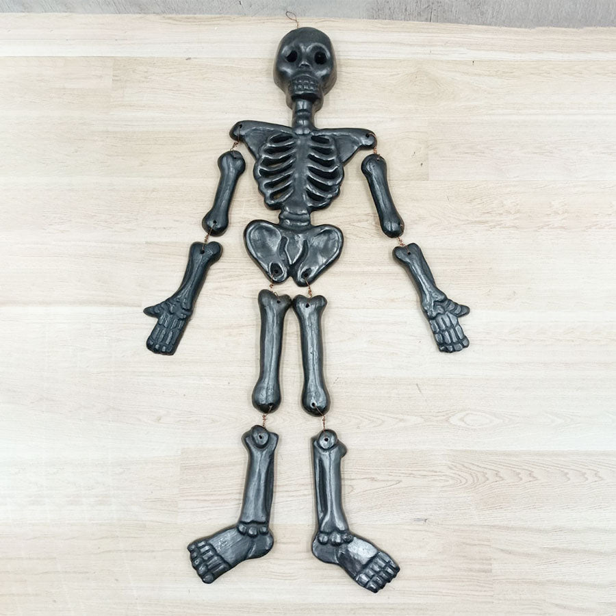 Calaverita negra articulada
