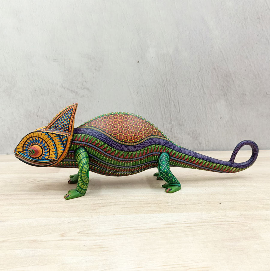Camaleón alebrije verde y café