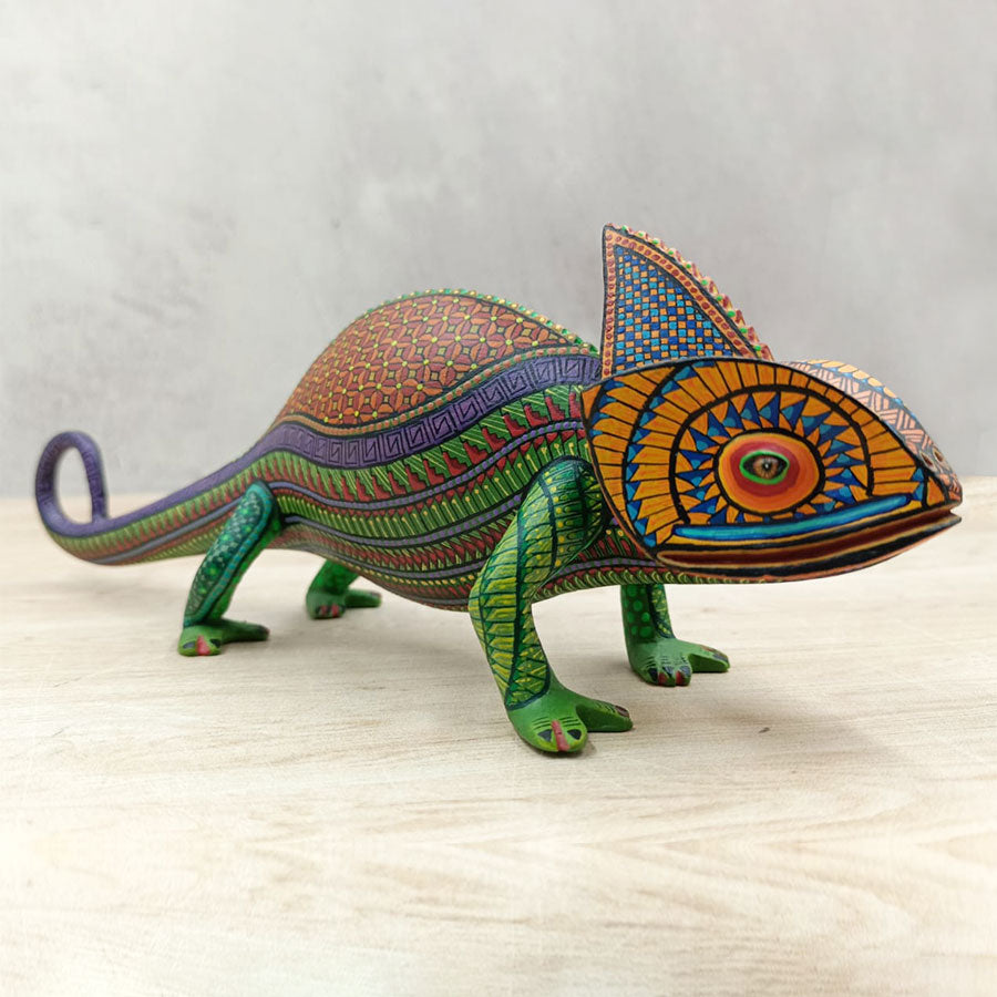 Camaleón alebrije verde y café
