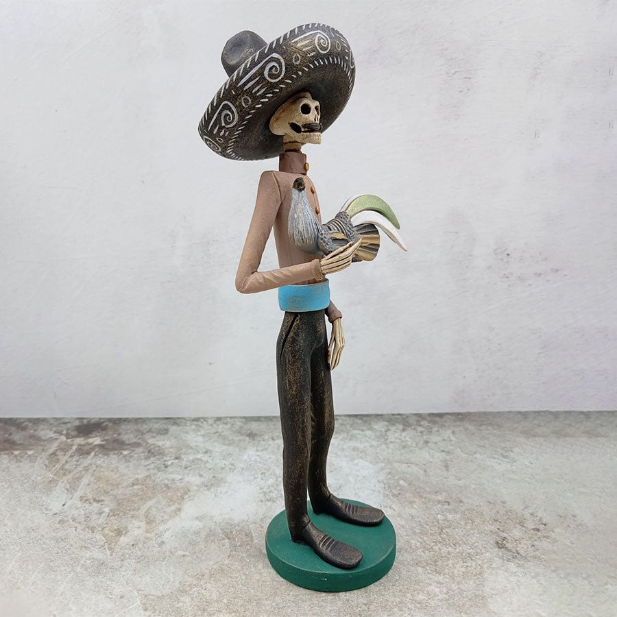 Catrín gallero con gallo gris