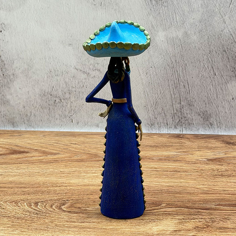 Catrina con traje de charra de faena aqua y azul