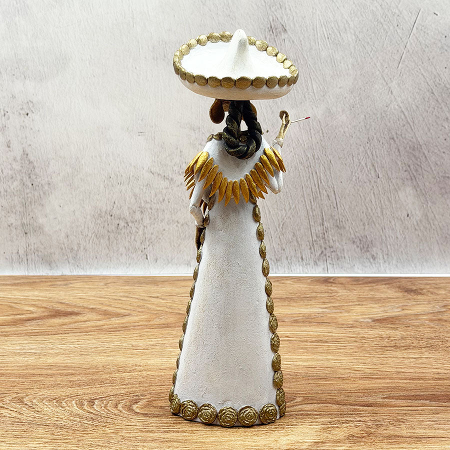 Catrina con traje de charra de faena blanca