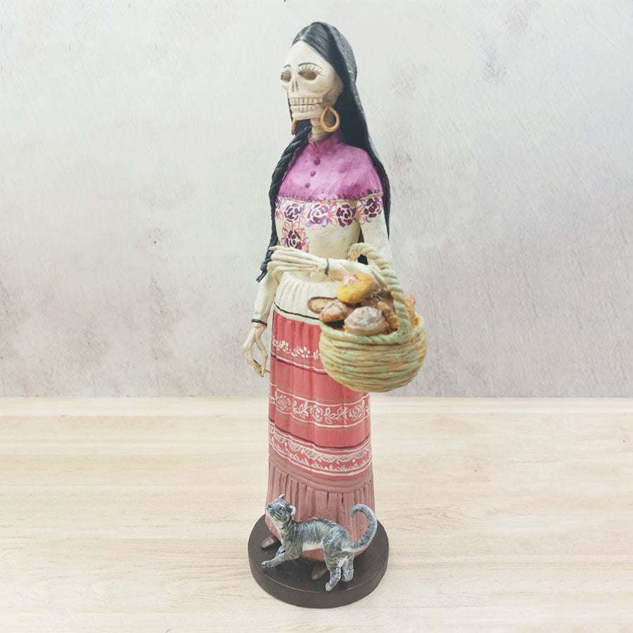 Catrina campesina con canasto de pan dulce