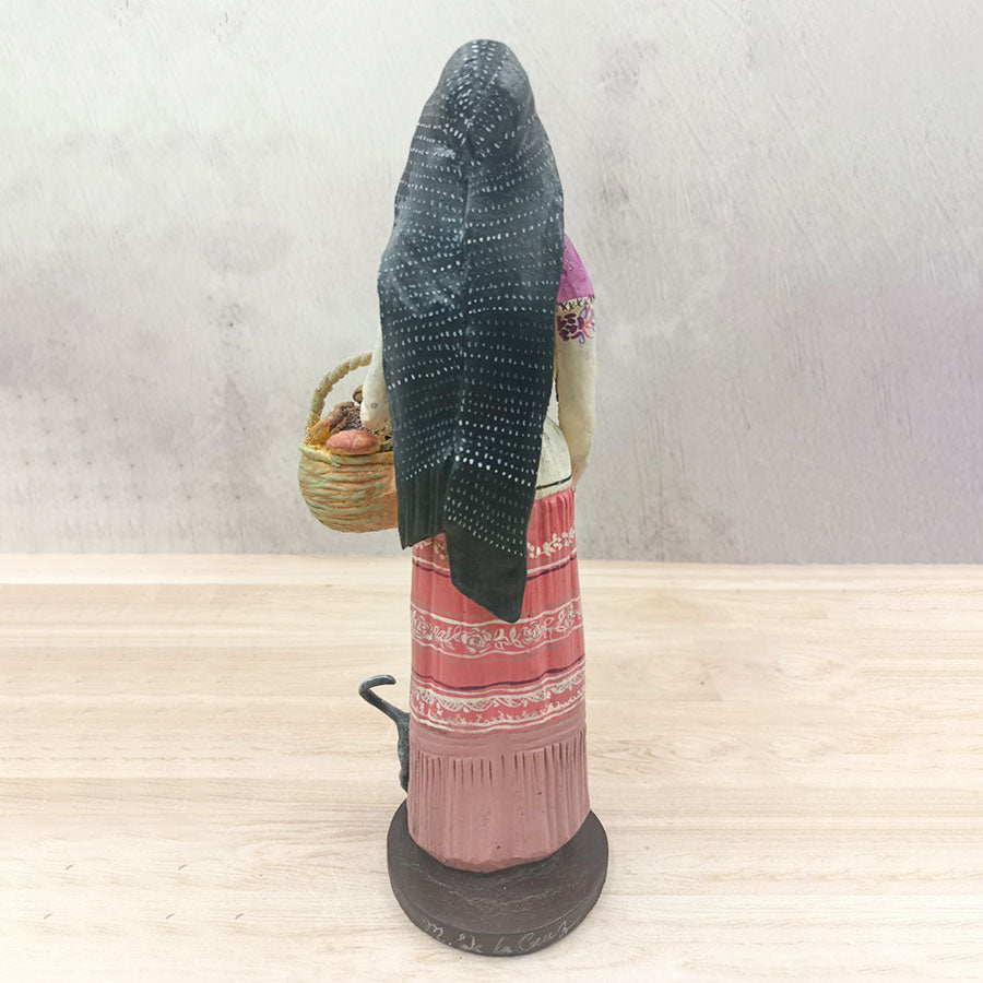 Catrina campesina con canasto de pan dulce