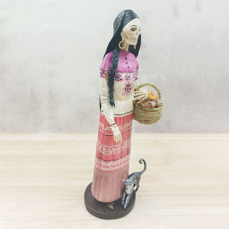 Catrina campesina con canasto de pan dulce