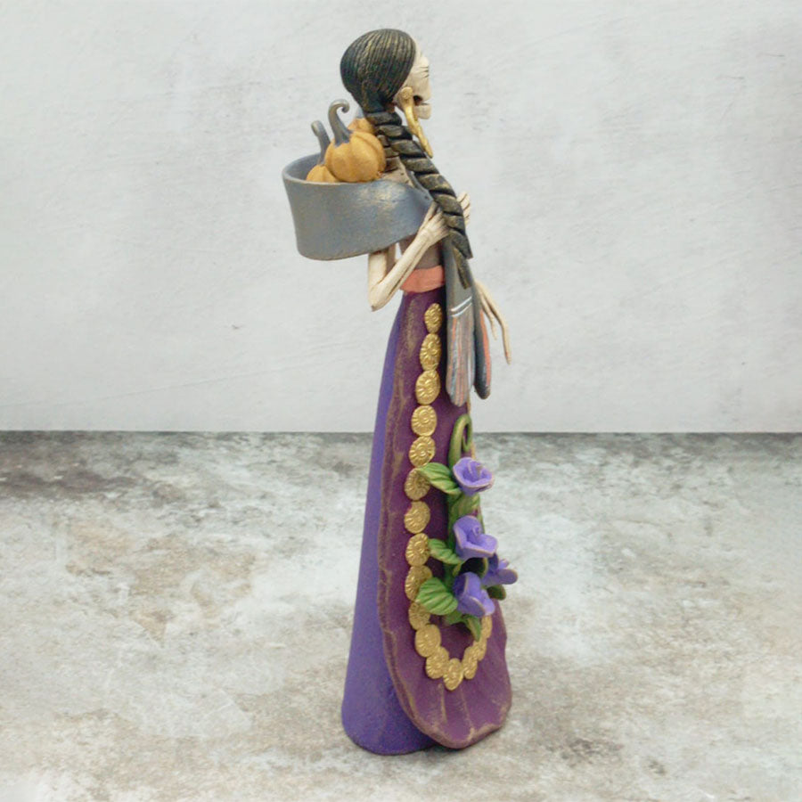 Catrina vestido morado con flores moradas