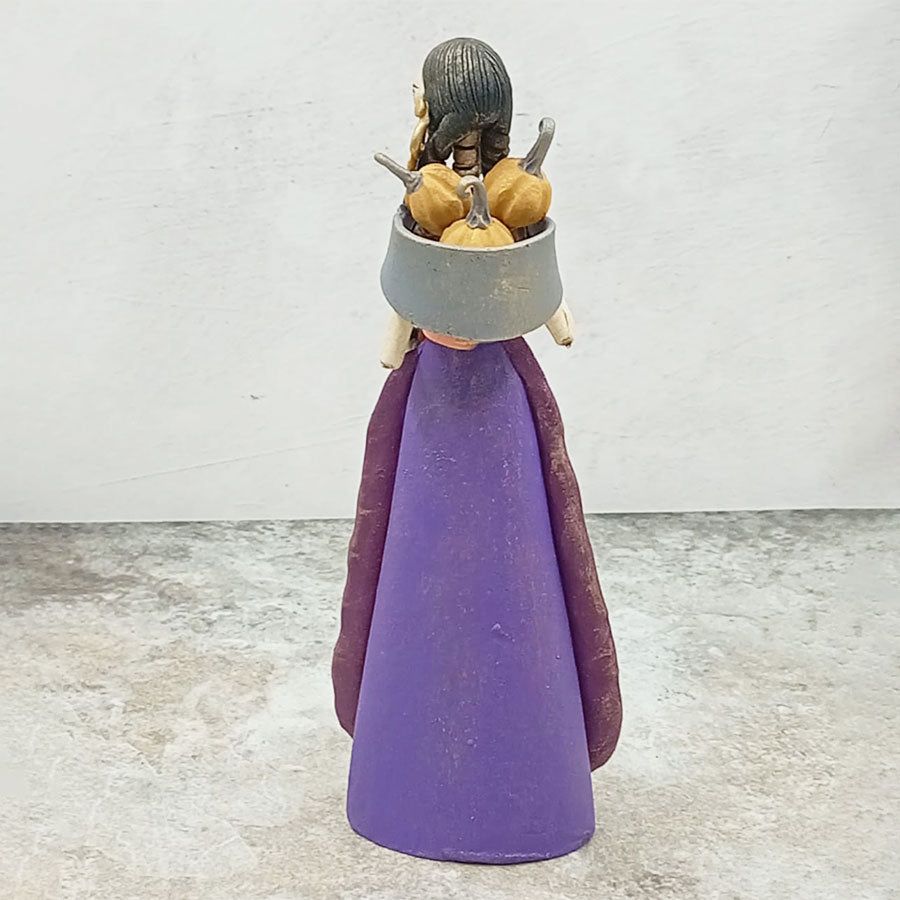 Catrina vestido morado con flores moradas