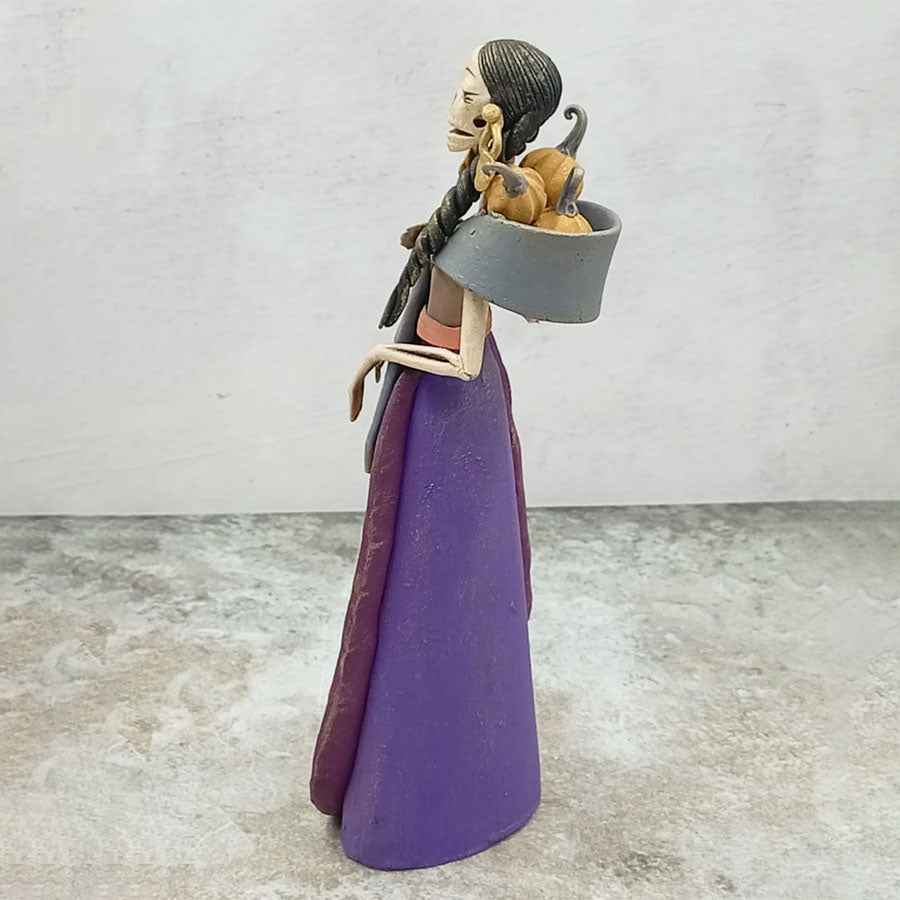 Catrina vestido morado con flores moradas